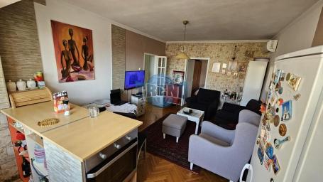 Četvorosoban stan u centru Svilajnca, 80 m², 3/5 sprat