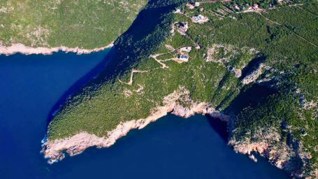 Na prodaju jedinstven plac na samoj obali mora – Zagora, opština Kotor, 1.050 m²