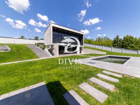 Prodajemo lux kuću sa bazenom na Kosmaju, 216m2, 14a placa