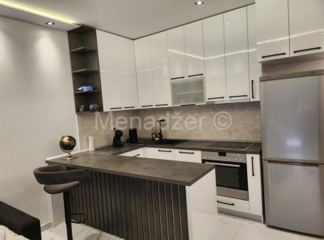 Zvezdara, 40m2, 2,0, 6/6 lift, troskovi grejanja uracun u cenu stana