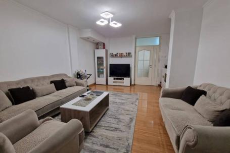 Renoviran, 2. 5 stan na Bežanijskoj kosi, 69m2