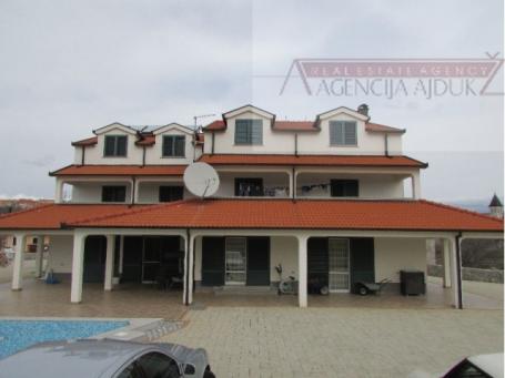 Imotski - Cista Provo vila  sa bazenom 742 m2 - sniženo