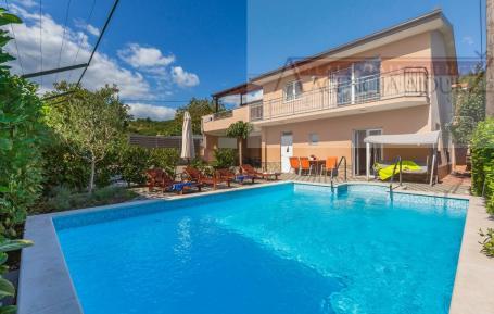 Imotski Proložac Donji vila s bazenom 286 m2 - novo u ponudi