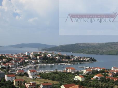 Trogir Seget Vranjica kuća sa 9 stanova roh-bau - novo u ponudi