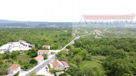 Imotski Poljica građevinsko zemljište 2502 m2 + objekti - novo