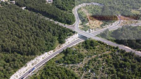 Zagvozd građevinsko zemljište 1817 m2 - novo u ponudi