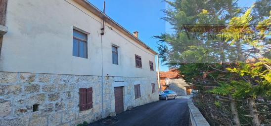 Imotski Runović obiteljska kuće 230 m2 + okućnica