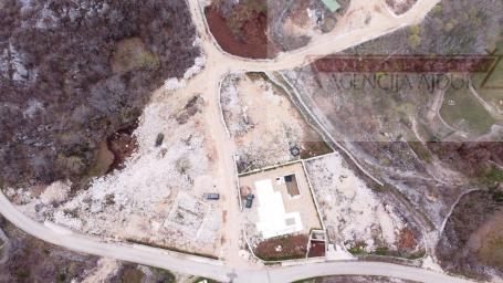 Zagvozd građevinsko zemljište 881 m2 - odlična lokacija