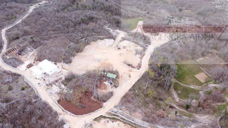 Zagvozd građevinsko zemljište 944 m2 odlična lokacija