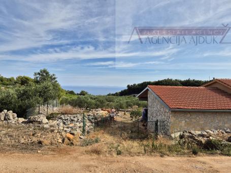 Otok Vis Rogačić kuća u izgradnji + zemljište 5100 m2 
