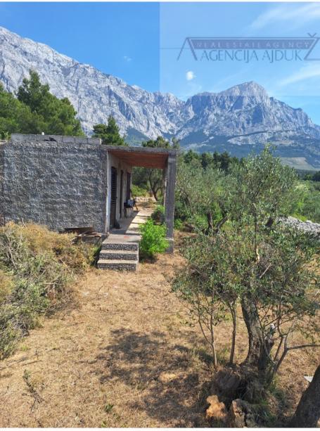 Baška Voda samostojeća kuća 61 m2 sa okućnicom
