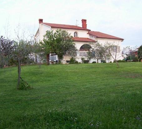 Veliko imanje s obiteljskom kućom