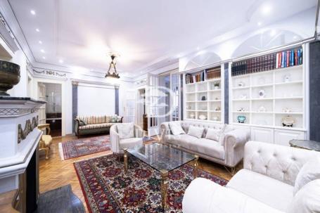 Salonski stan u Maršala Birjuzova, 125m², balkon, podrum