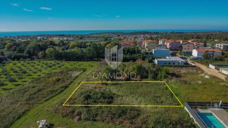 Novigrad, wunderschönes Grundstück von 659 m² in einem ruhigen Dorf!