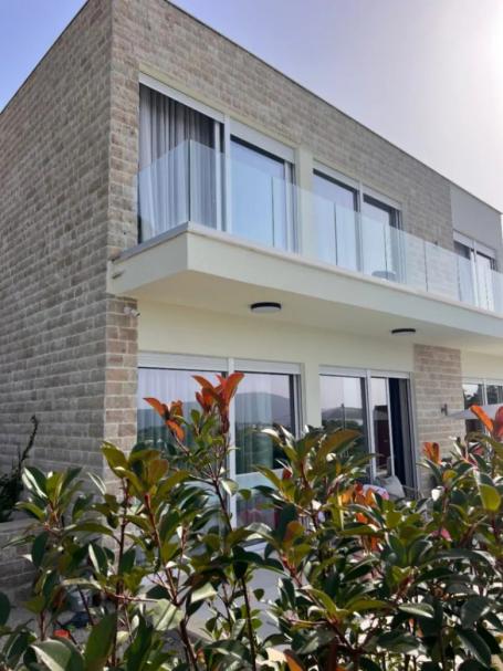 Novogradnja! Vila sa Pogledom na More i Hram, 320 m², Mirna Lokacija
