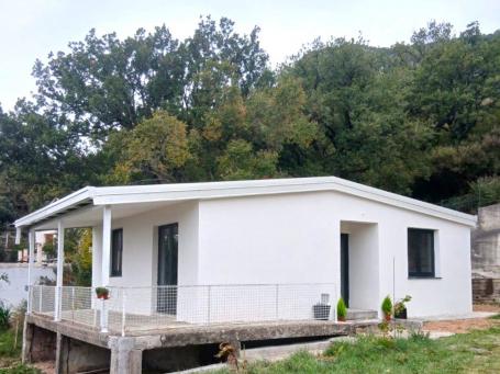 Legalna renovirana kuća sa pogledom na more u Sutomoru (Barska rivijera)