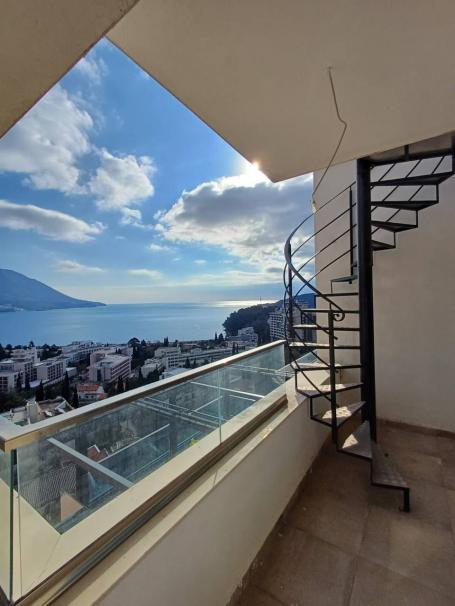 Wohnung mit Meerblick zum Verkauf in Bečići