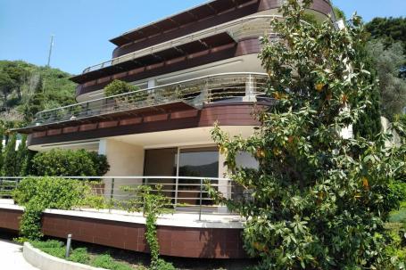 Luksuzan Stan sa 3 Spavaće Sobe na Prodaju u Elitnom Kompleksu  Dukley Gardens, Budva