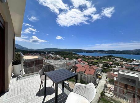 Penthaus sa 2 Spavaće Sobe i Panoramskim Pogledom na More, Tivat