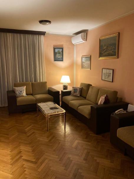 Prostran Trosoban stan u centru Bara na Prodaju sa opcijom kupovine poslovnog prostora