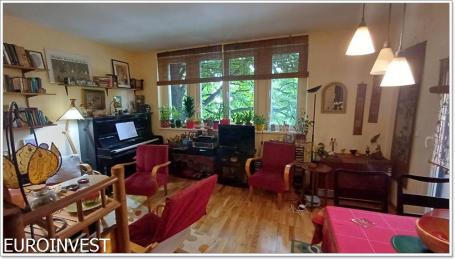Uknjižen, odlična lokacija, lepa terasa ID#1731