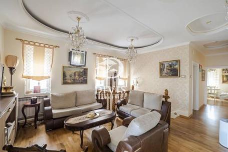 Prodajemo luksuzan šestosoban stan, 300m2, Senjačka ulica
