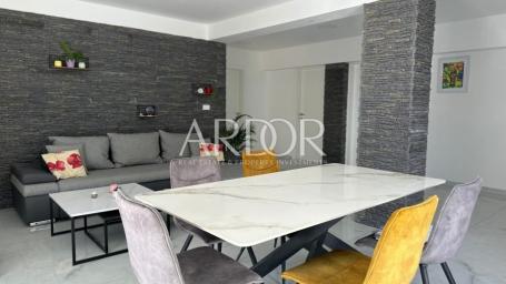 Rab, luksuzni prizemni stan 135 m² s bazenom i pogledom