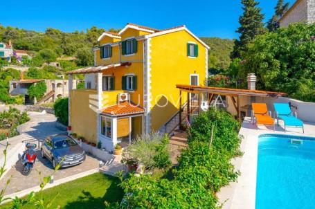 Brač, Splitska, kuća ukupne površine 170 m²
