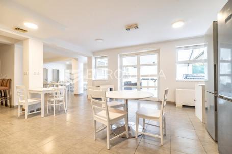 Zagreb, Trešnjevka, Kastavska ulica dvije stambene zgrade sa 6 stambenih cijelina ukupno 460 m²