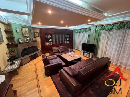 NOVI SAD - BULEVAR - PETOSOBAN STAN - 194 m2 - 772,500€