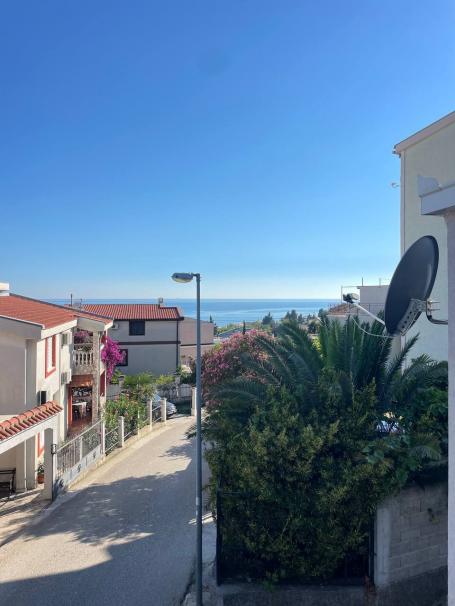 Legales Zweifamilienhaus mit Meer- und Bergblick zum Verkauf in Bar (Šušanj)