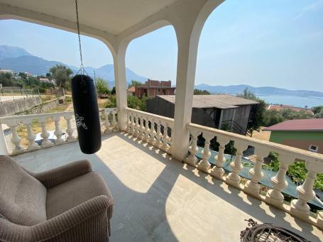 Legales Haus mit großem Grundstück und Meerblick zum Verkauf in Šušanj, Bar