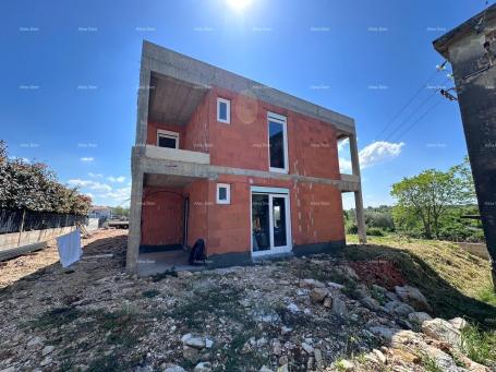 Kuća Umag. Prodajemo dvojnu kuću u Roh Bau fazi. 