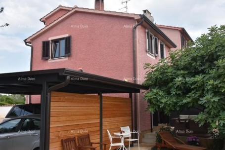 Kuća Prodaja lijepe, obiteljske, dupleks kuće s garažom, okolica Poreča!