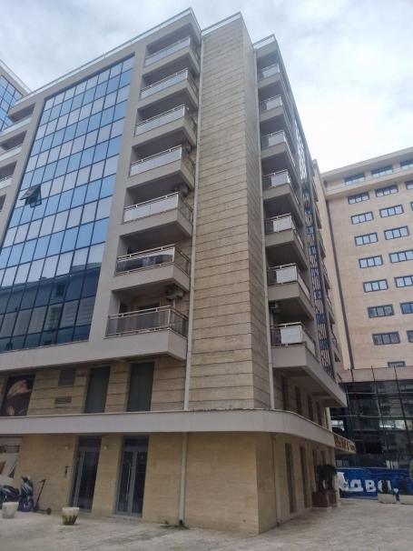 Izdavanje poslovnog prostora 353 m² – Budva, centar,100 m od mora