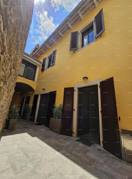 Haus Wunderschönes Haus mit drei eingetragenen Apartments in der Altstadt von Poreč!