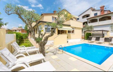 Haus Haus mit Pool in Poreč!