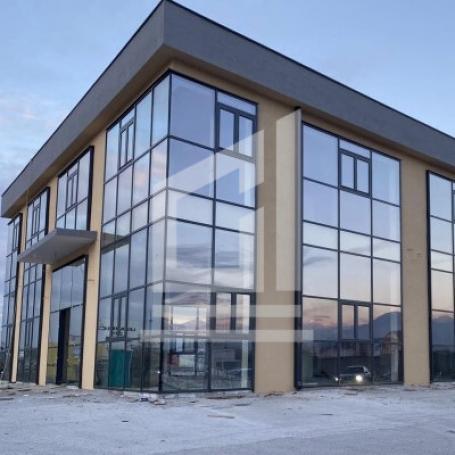 Poslovni prostor 1950 m² na Izdavanje – Podgorica
