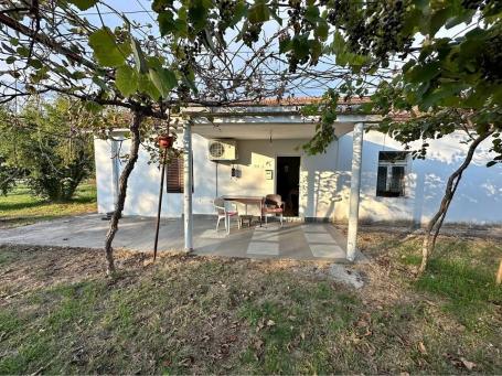 Prodaje se kuća od 75 m² sa velikim imanjem od 2.834 m² - Pričelje