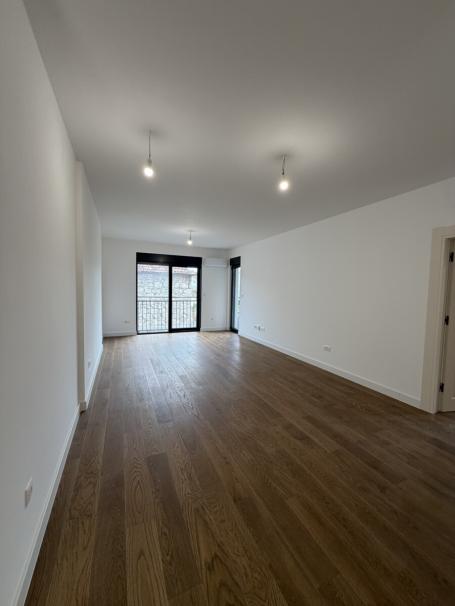 Dvosoban stan, 79m2, Preko Morace, PRODAJA
