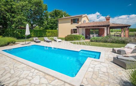 Istra, Poreč, okolica - atraktivna vila s bazenom na mirnoj lokaciji okružena prirodom