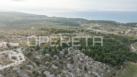 Poljoprivredno zemljište od 8172 m2, Otok Brač