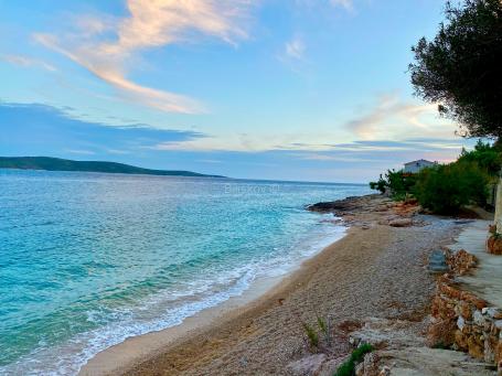 Prodaja, dvosoban stan u blizini plaže, Hvar