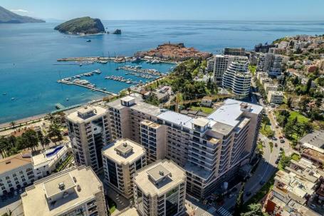Nov poslovni prostor 72,34 m² u kompleksu Porto Budva – prva linija mora, prizemlje, mogućnost odlož