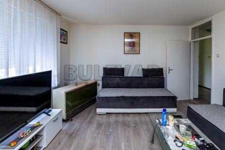 Dvosoban stan 57m2, renoviran, IV sprat, Bogoslovija