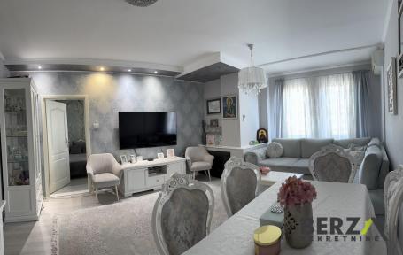  ODLIČAN, TROSOBAN STAN NA ŽITNOM TRGU SA GARAŽOM