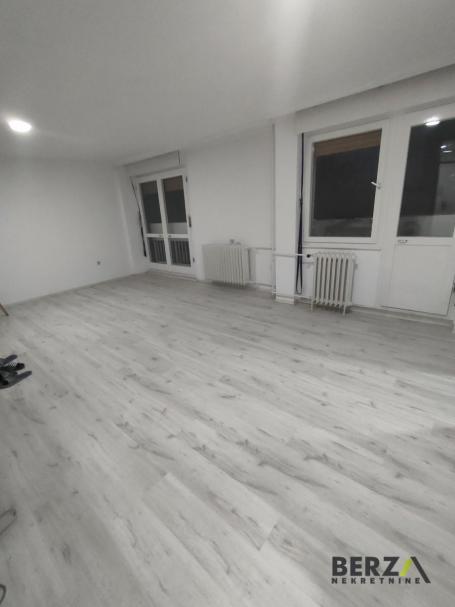 RENOVIRAN DVOIPOSOBAN STAN NA LIMANU 3