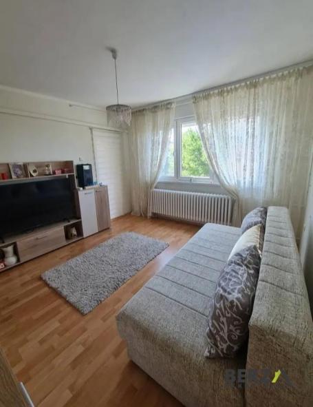 DVOIPOSOBAN STAN KOD ŽELEZNIČKOG PARKA