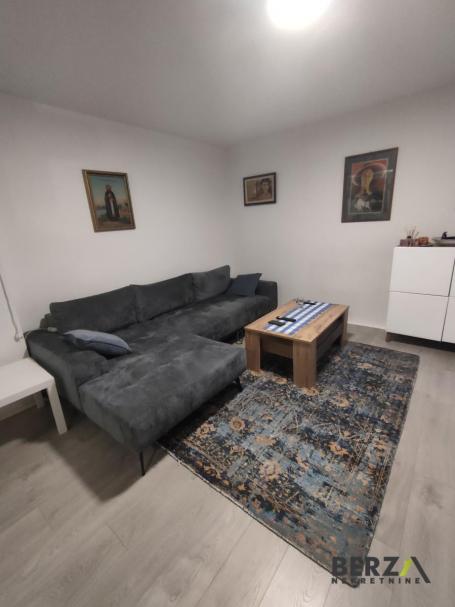 POLUNAMEŠTEN RENOVIRAN DVOIPOSOBAN STAN U NAJLEPŠEM DELU NOVOG NASELJA