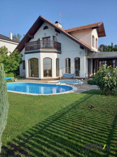 PETOSOBNA KUĆA NA POPOVICI, SA PREDIVNIM POGLEDOM I BAZENOM